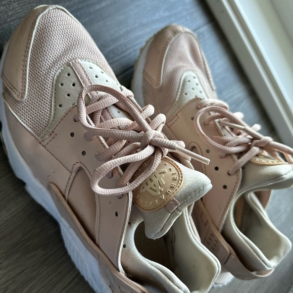 Nike huarache Pink and White Athletic Sneakers size 8.5 - Picture 6 of 11
